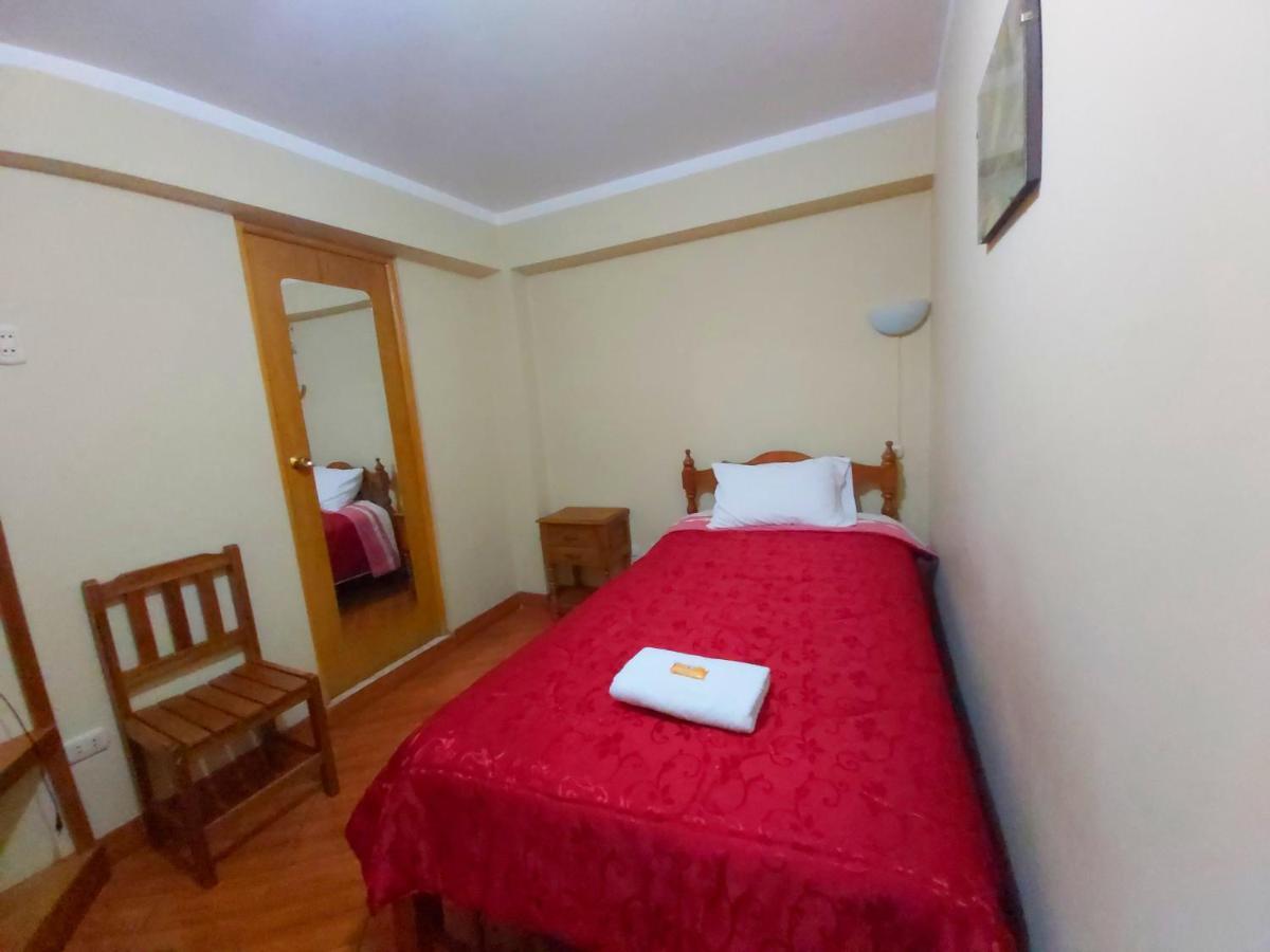 Lhotse Hostel B&B Уарас Екстериор снимка