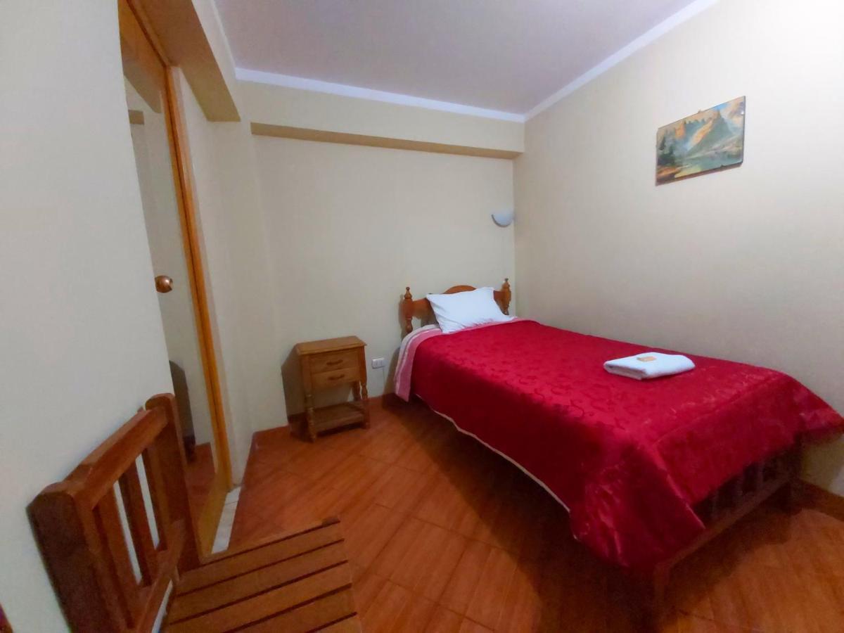 Lhotse Hostel B&B Уарас Екстериор снимка