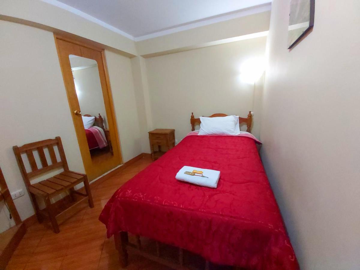 Lhotse Hostel B&B Уарас Екстериор снимка