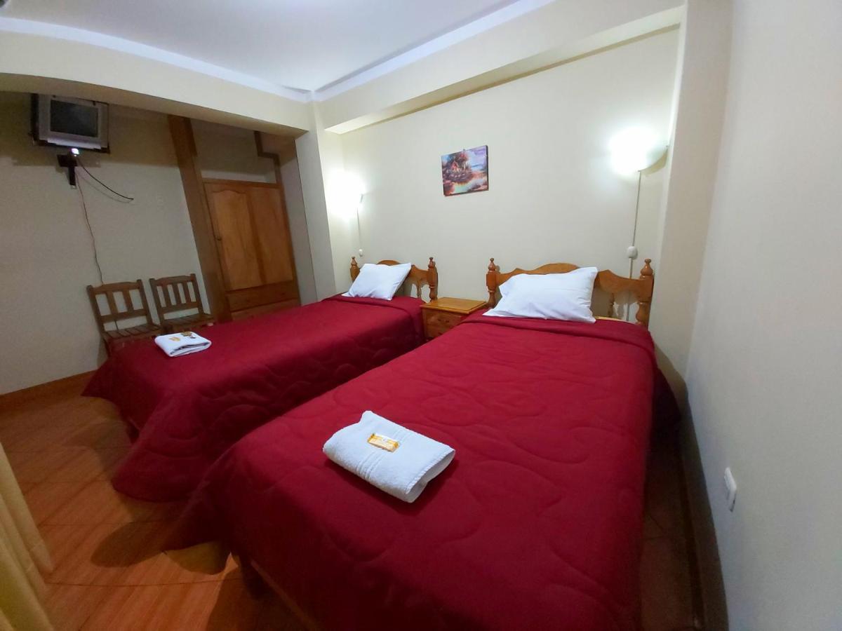 Lhotse Hostel B&B Уарас Екстериор снимка