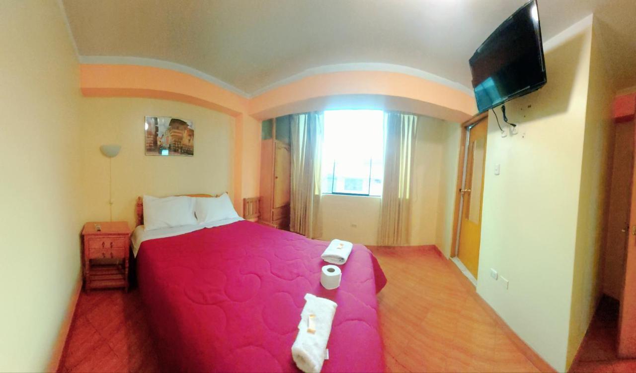 Lhotse Hostel B&B Уарас Екстериор снимка