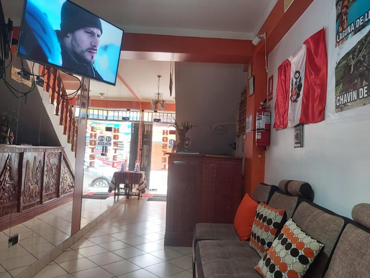 Lhotse Hostel B&B Уарас Екстериор снимка