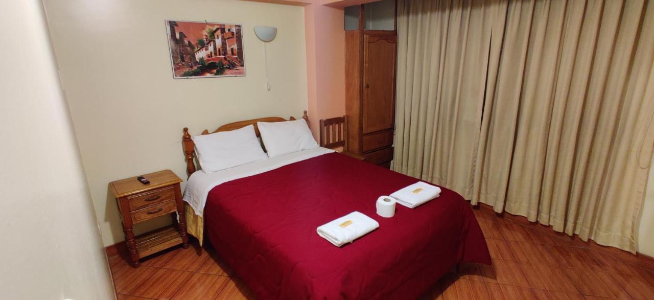Lhotse Hostel B&B Уарас Екстериор снимка