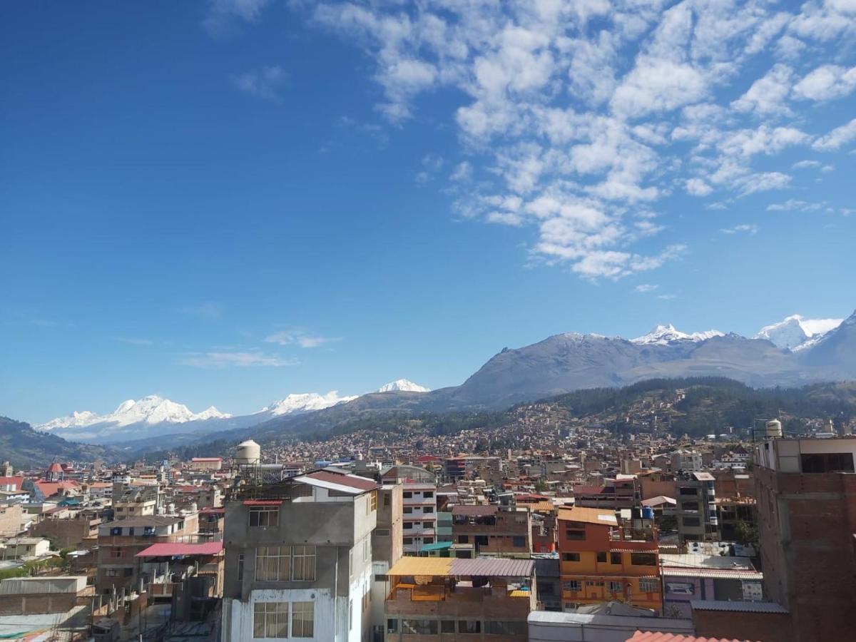 Lhotse Hostel B&B Уарас Екстериор снимка
