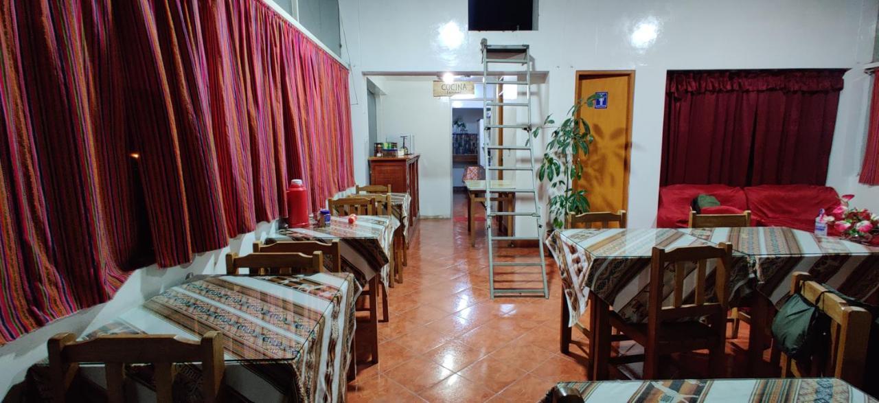 Lhotse Hostel B&B Уарас Екстериор снимка