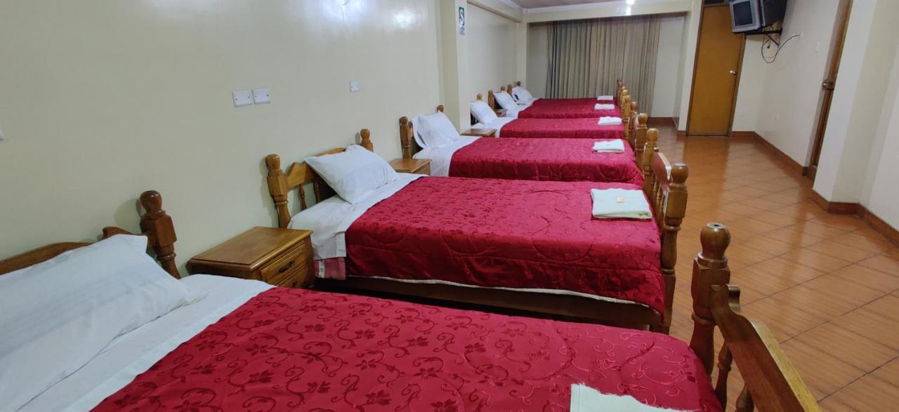 Lhotse Hostel B&B Уарас Екстериор снимка