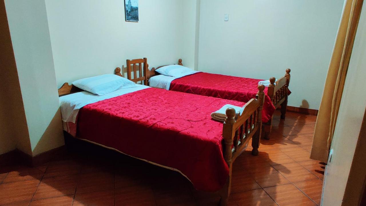 Lhotse Hostel B&B Уарас Екстериор снимка