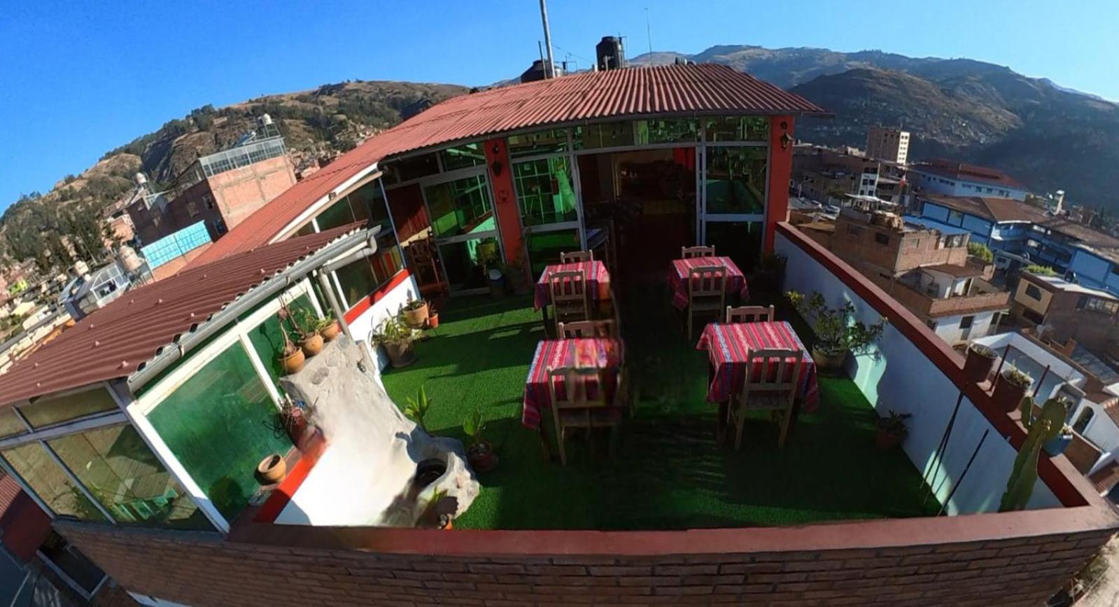 Lhotse Hostel B&B Уарас Екстериор снимка