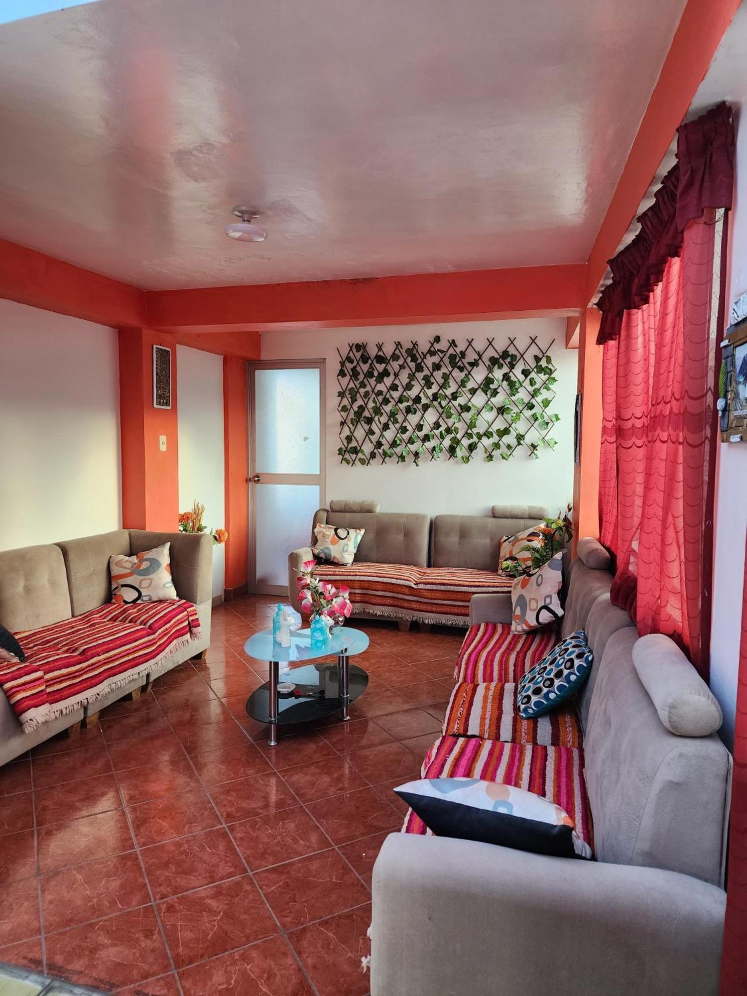 Lhotse Hostel B&B Уарас Екстериор снимка