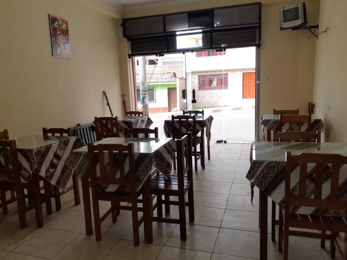 Lhotse Hostel B&B Уарас Екстериор снимка