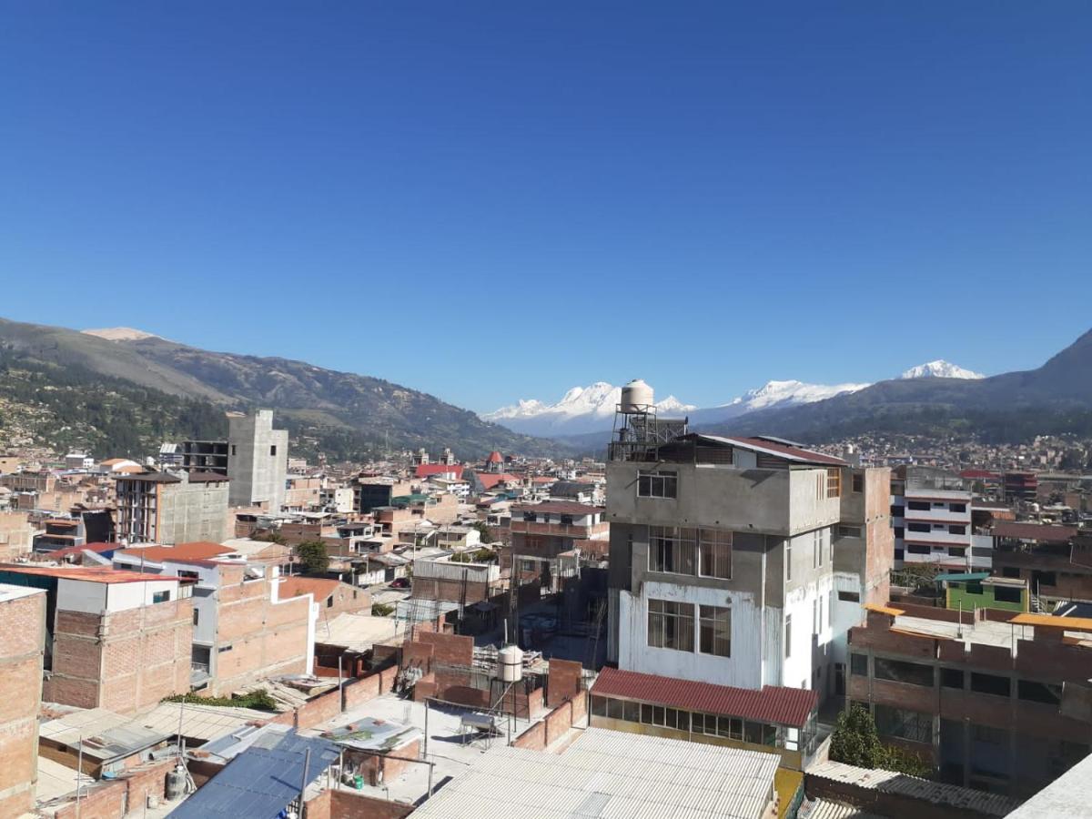 Lhotse Hostel B&B Уарас Екстериор снимка
