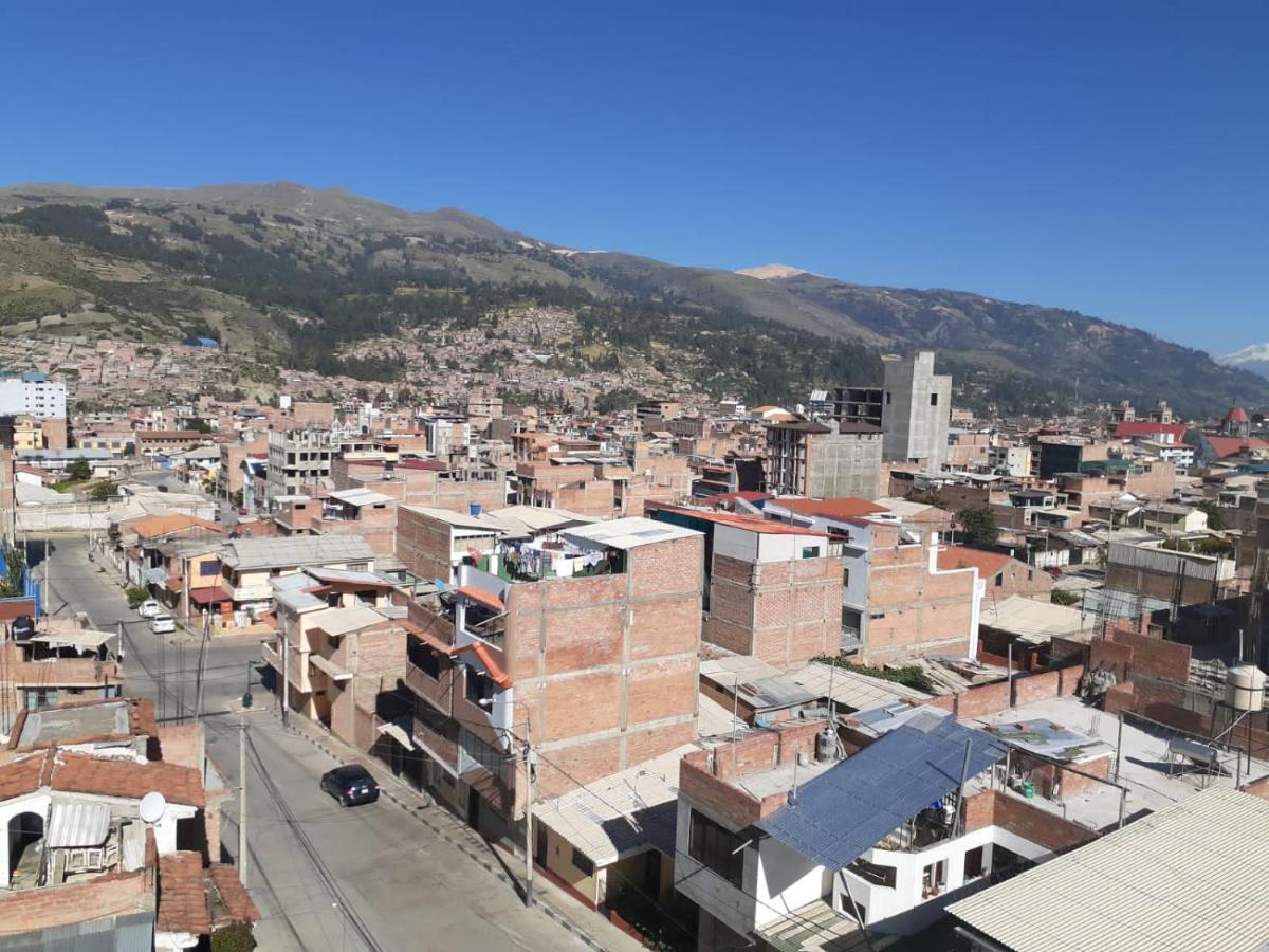 Lhotse Hostel B&B Уарас Екстериор снимка