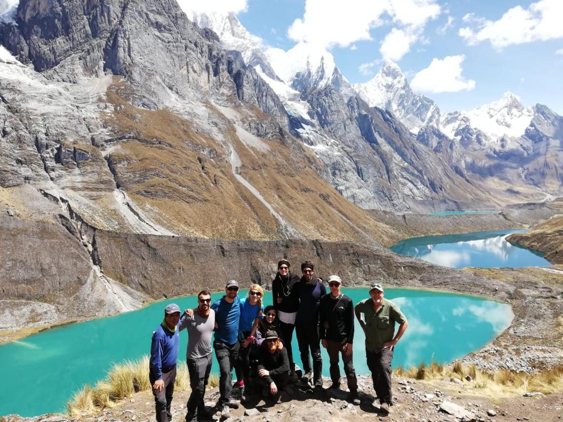 Lhotse Hostel B&B Уарас Екстериор снимка