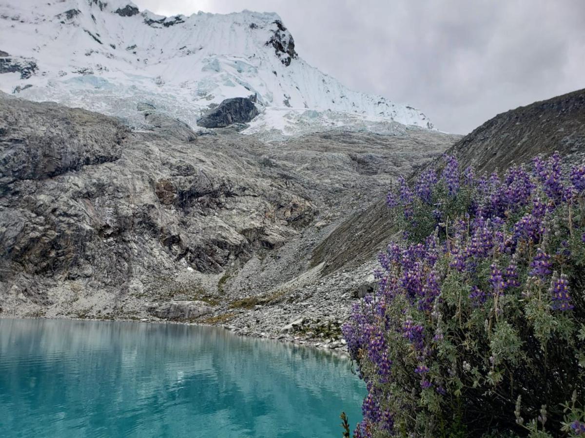 Lhotse Hostel B&B Уарас Екстериор снимка